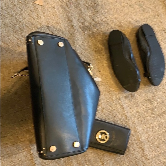 Michael kors purse .Wallet, Shoes - Picture 5 of 6